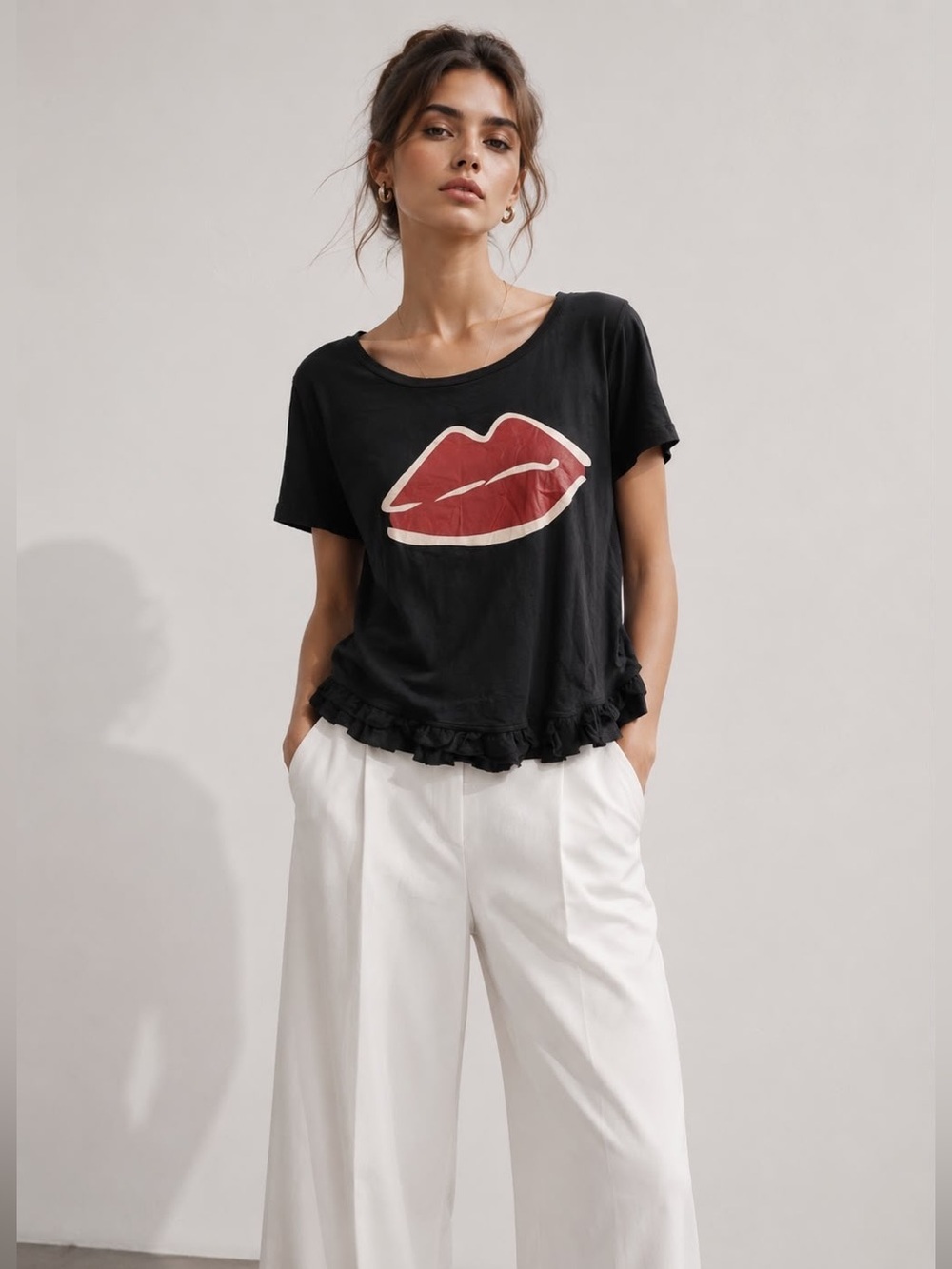 VENUS Black Graphic Tee with Red Lips Print Women’s Size L